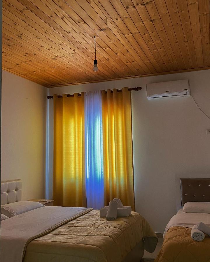 Lugina E Komanit Zewnętrze zdjęcie