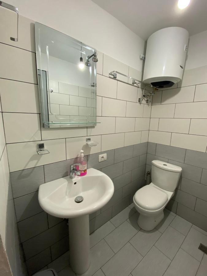 Lugina E Komanit Zewnętrze zdjęcie